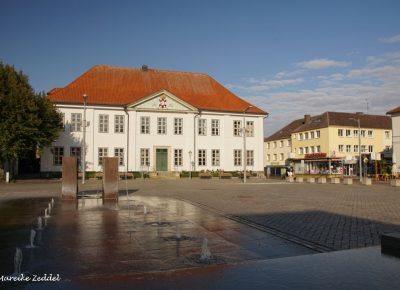 Blick auf Marktplatz Ratzeburg mit Altem Kreishaus