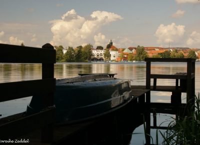 Blick über Bootssteg über Kleinen Küchensee in Ratzeburg