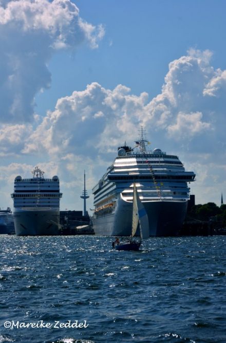 Kreuzfahrtschiffe im Sommer in Kiel